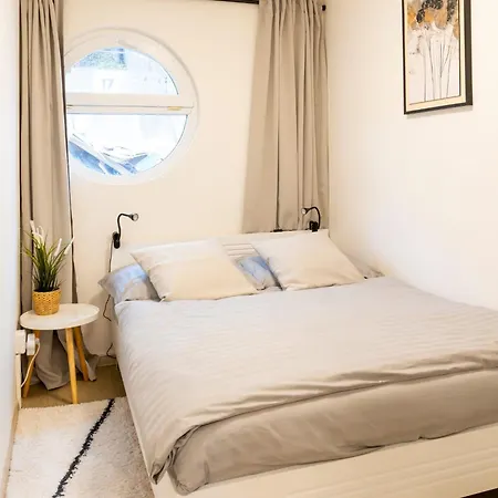 Houseboat Lilly Hotel na wodzie *