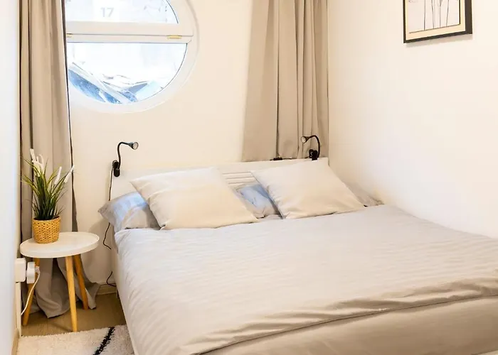 Houseboat Lilly Botel *